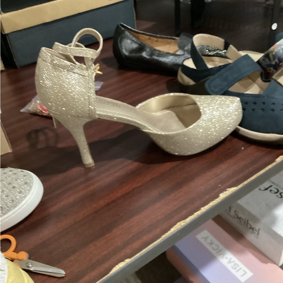 23. NEW SIZE 10 Dream Pairs Champagne Glitter Heels with Ankle Strap - Picture 3 of 7